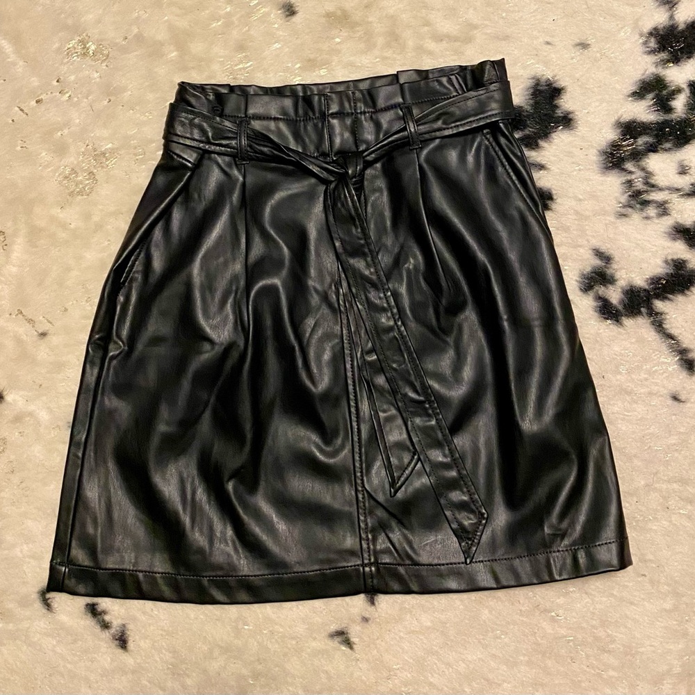 NWT 🏷️ LOFT Black Belted Faux Leather Mini Skirt